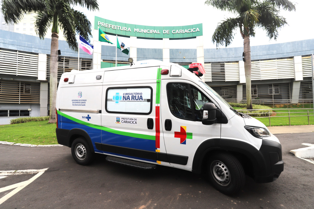 Nova ambulância leva atendimento médico a pessoas em situação de rua