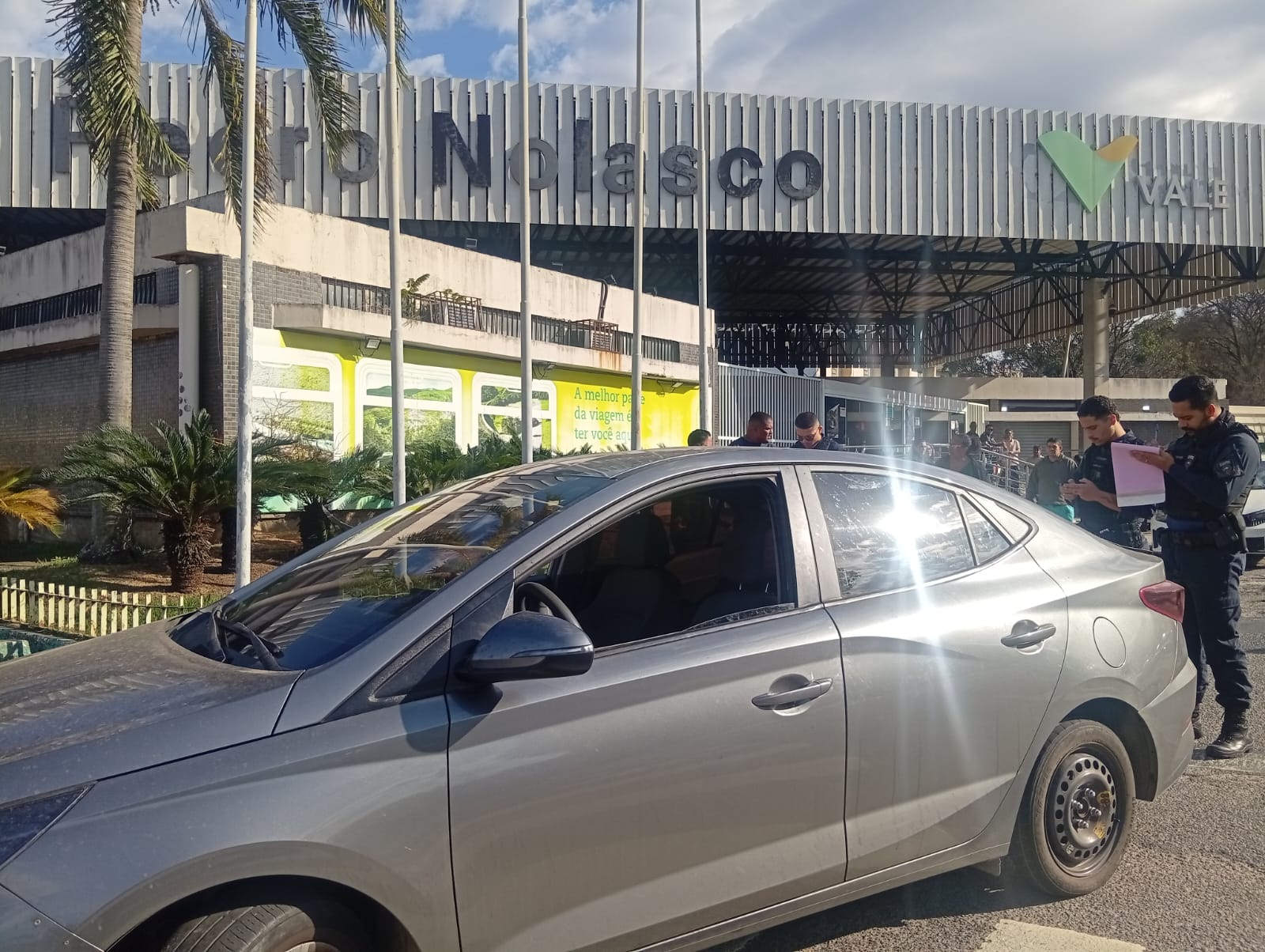 Fiscalização apreende transporte clandestino com motorista de CNH suspensa e pneus carecas