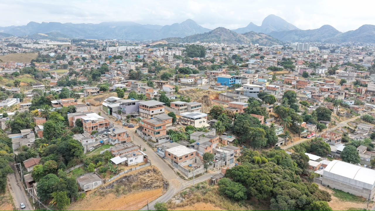 Prefeito assina ordem de serviço para pavimentação de cinco ruas em Santa Bárbara