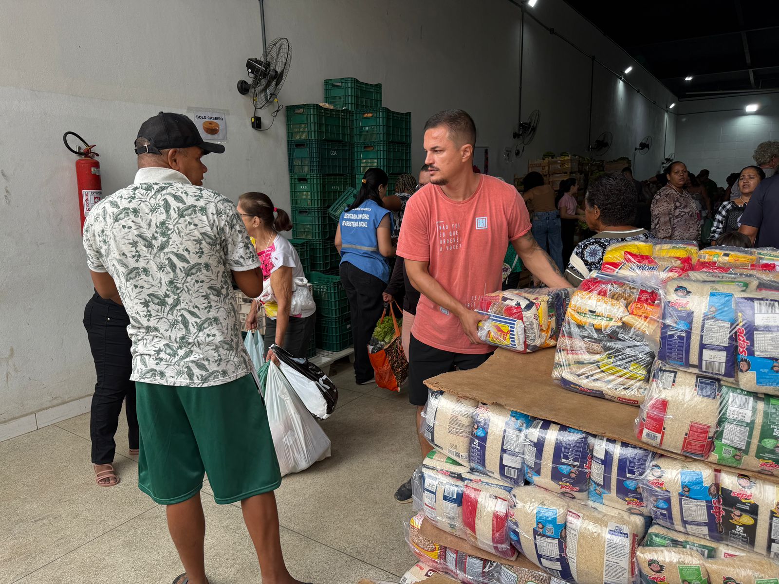 Assistência Social reforça segurança alimentar com entrega de 300 cestas básicas e mais de 11 toneladas de alimentos