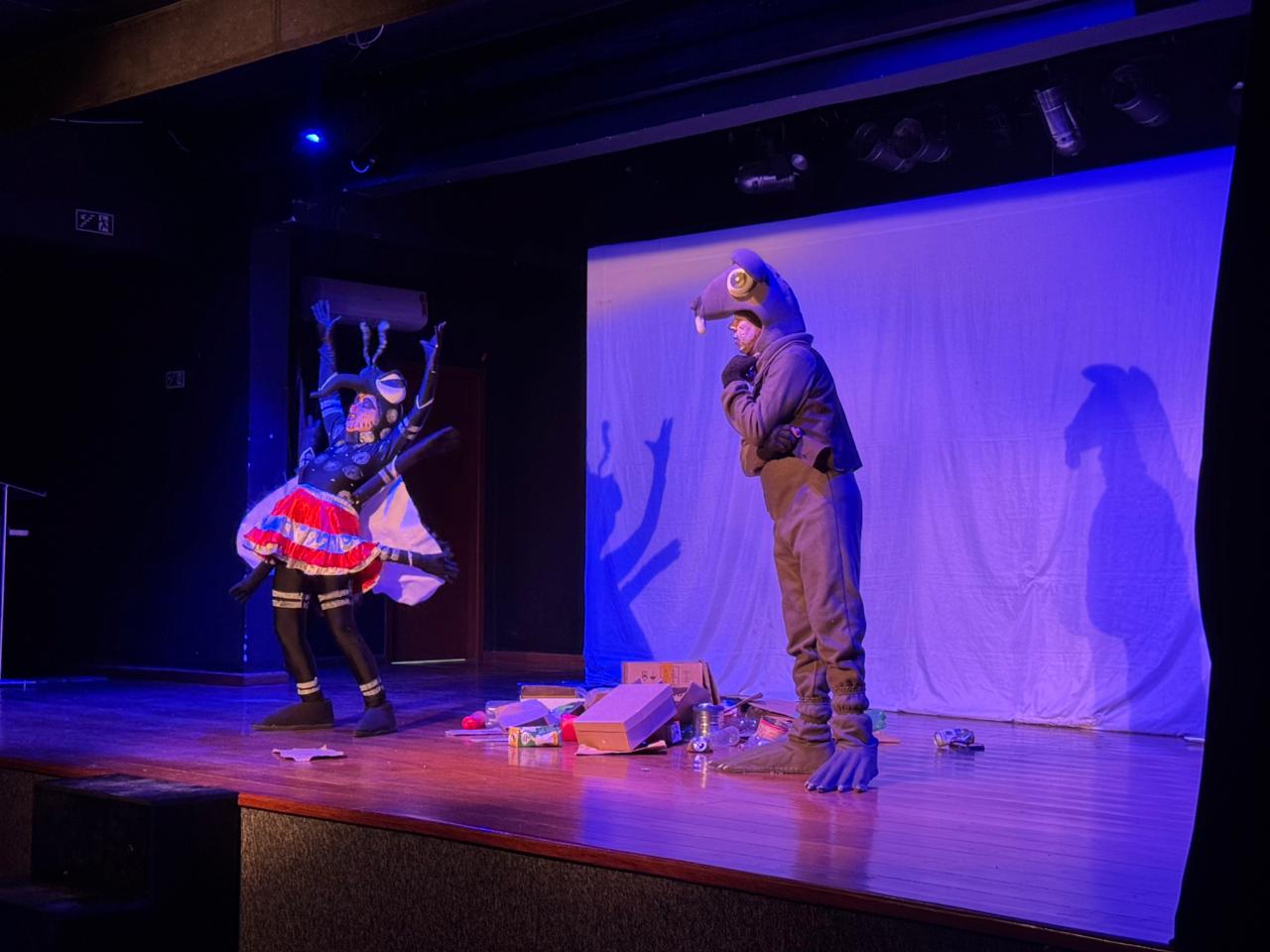 Teatro leva conscientização ambiental para alunos durante apresentação no Frei Civitella