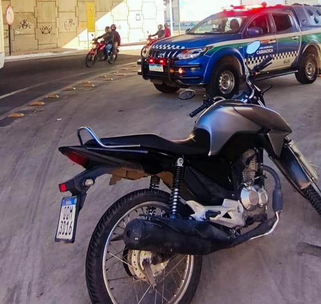 Guarda Municipal recupera motocicleta clonada e apreende aparelho celular com restrição por furto e roubo