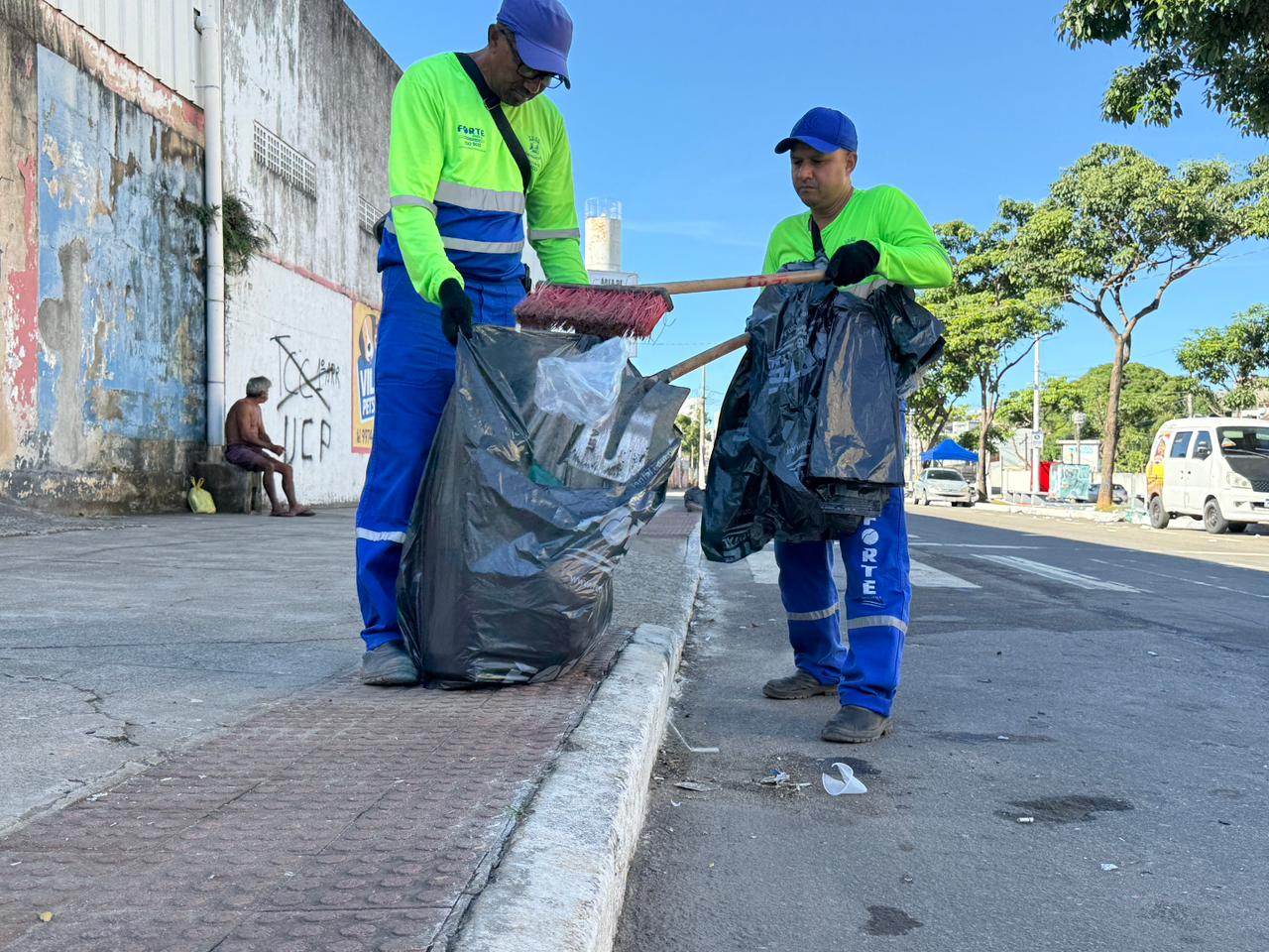 De Jardim América a Cariacica Sede: equipes de limpeza atuam em diversos bairros neste domingo (10)