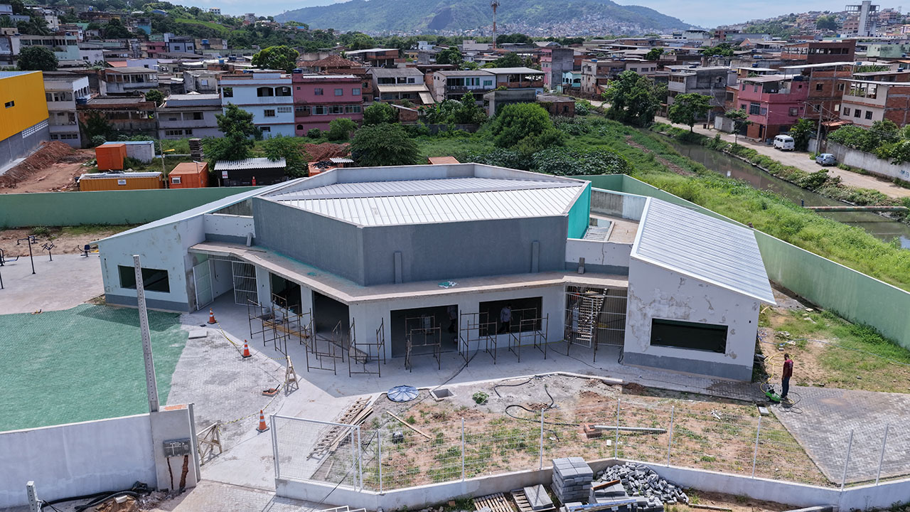 Obras do Centro de Convivência de Itacibá avançam e chegam a 65% de execução