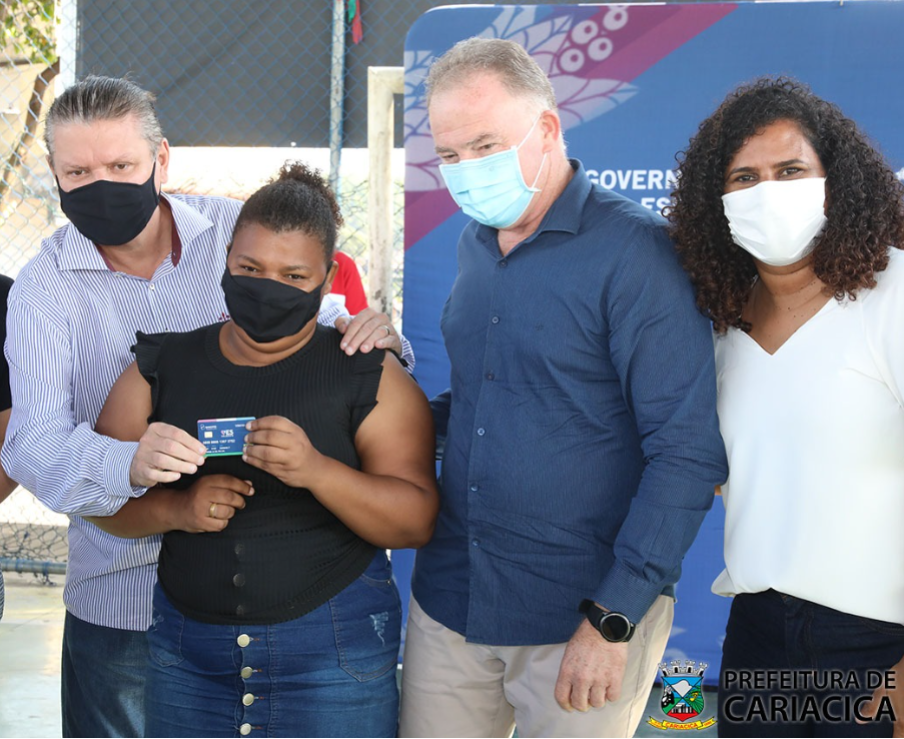 Cariacica inicia a entrega de 12 mil cartões do programa ES Solidário