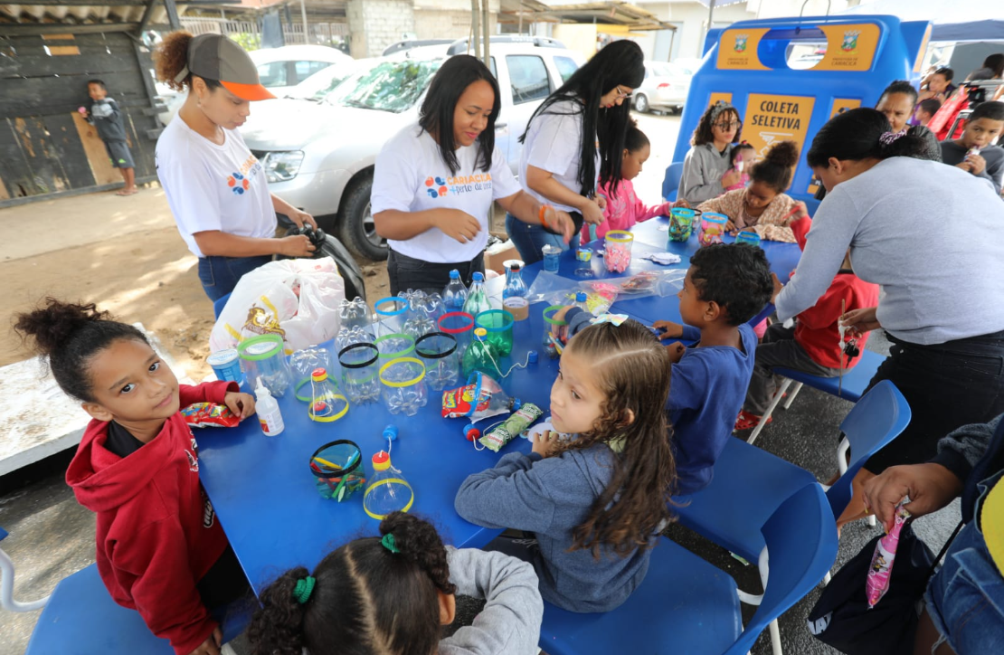 Centenas de moradores participaram da primeira edição do Cariacica + Perto de Você: ação de cidadania ofereceu mais de 50 serviços à comunidade
