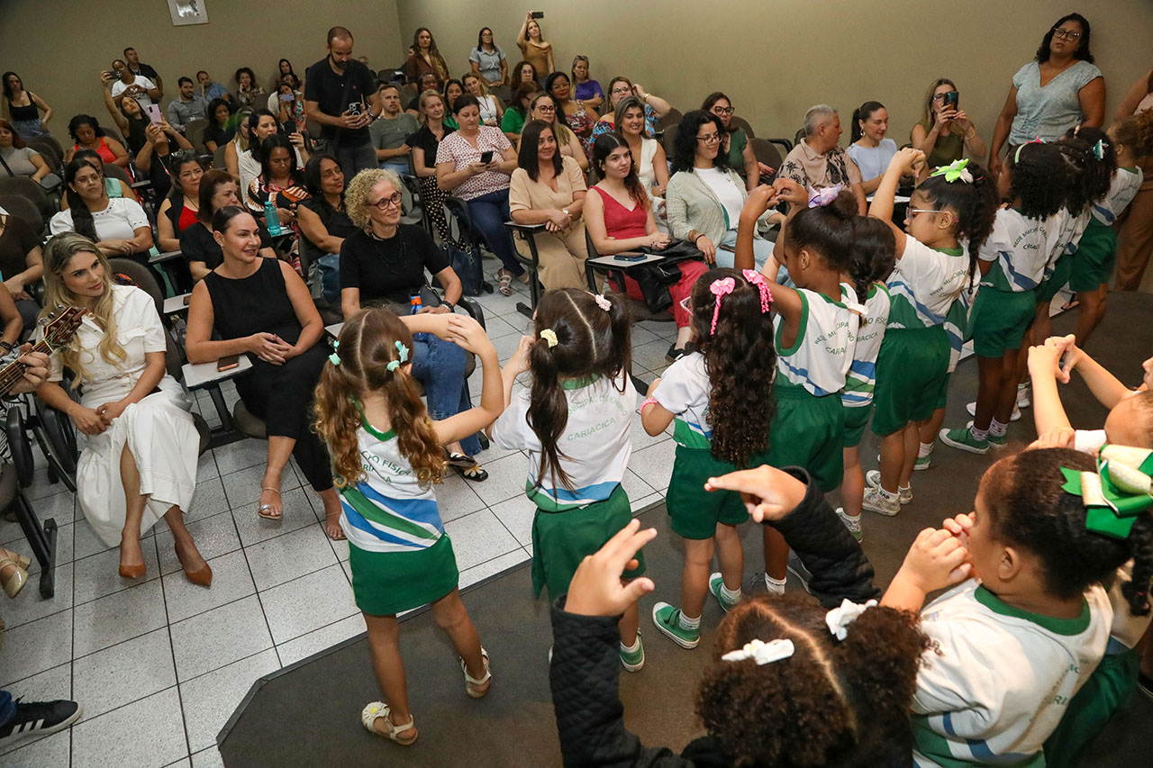 Cerimônia marca lançamento do Plano Municipal da Primeira Infância