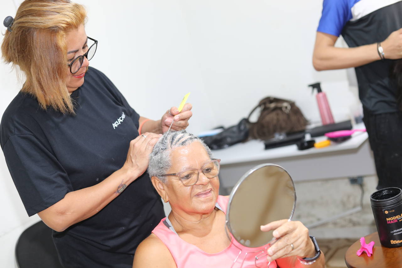 Centro de Convivência da Pessoa Idosa promove dia da beleza para mulheres atendidas em Jardim América 