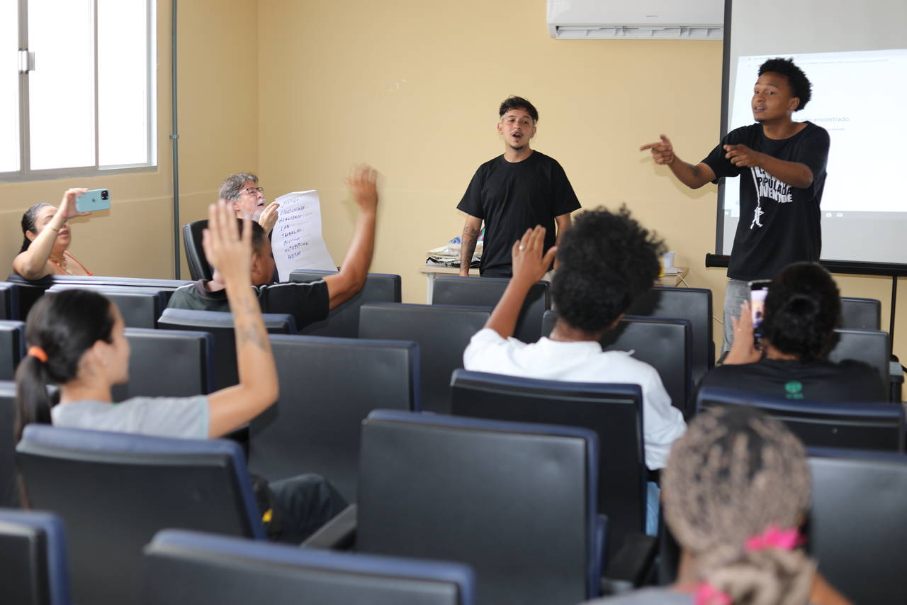 Letra e Rima: oficina promove aprendizagem no primeiro dia da Colônia de Férias Conecta Jovem