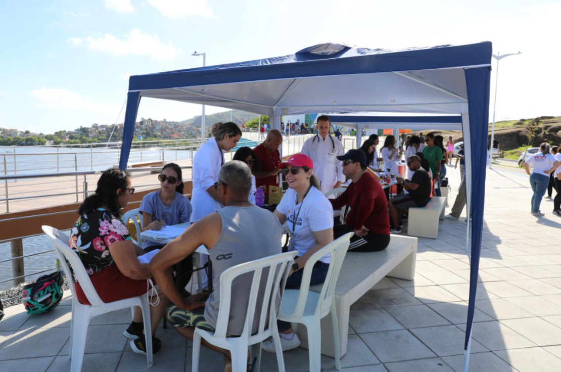 Ação alusiva ao Dia Mundial da Obesidade debate alimentação saudável e leva orientação nutricional para Nova Orla