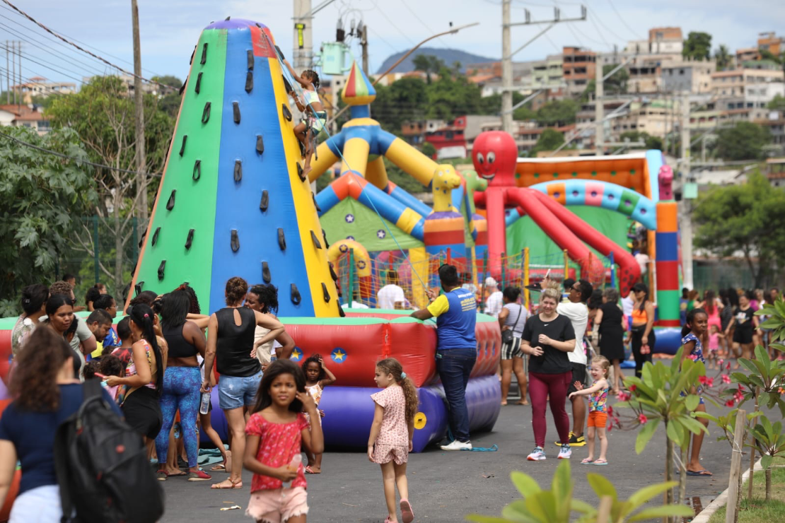 Ciclistas aprovam Nova Orla de Cariacica crianças curtem Rua de Lazer