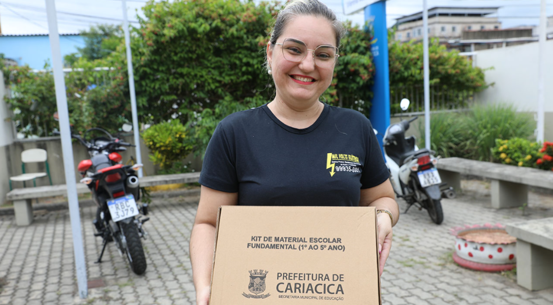 Alunos da EMEF Vienna Rosetti Guterres recebem kits de materiais escolares