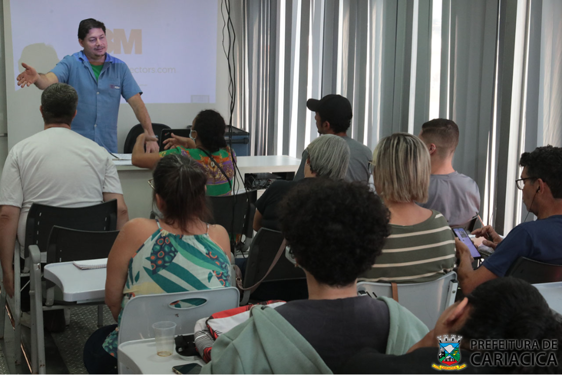 Moradores de Cariacica aprendem nova profissão em parceria da Semdei com o Senai
