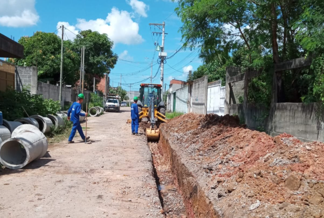 Obras de drenagem e pavimentação em ruas de Jardim Botânico estão a todo vapor