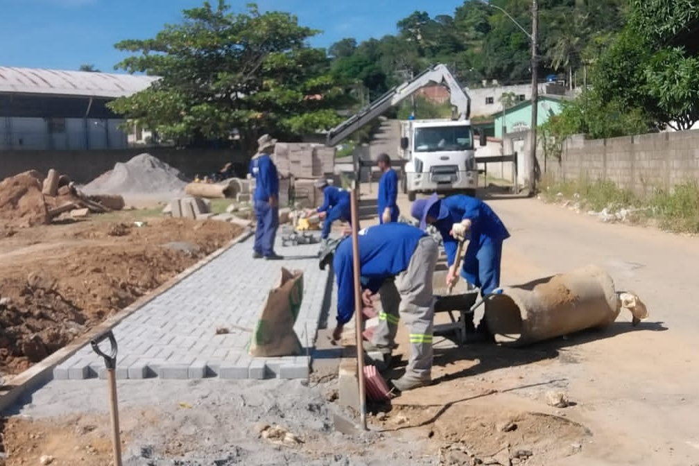 Obras nas praças de Santa Bárbara e Novo Brasil seguem em ritmo acelerado