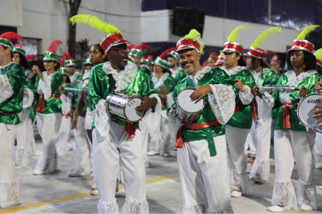 Carnaval 2024: União Jovem de Itacibá contou vida e trajetória de Maria Ortiz no Sambão do Povo