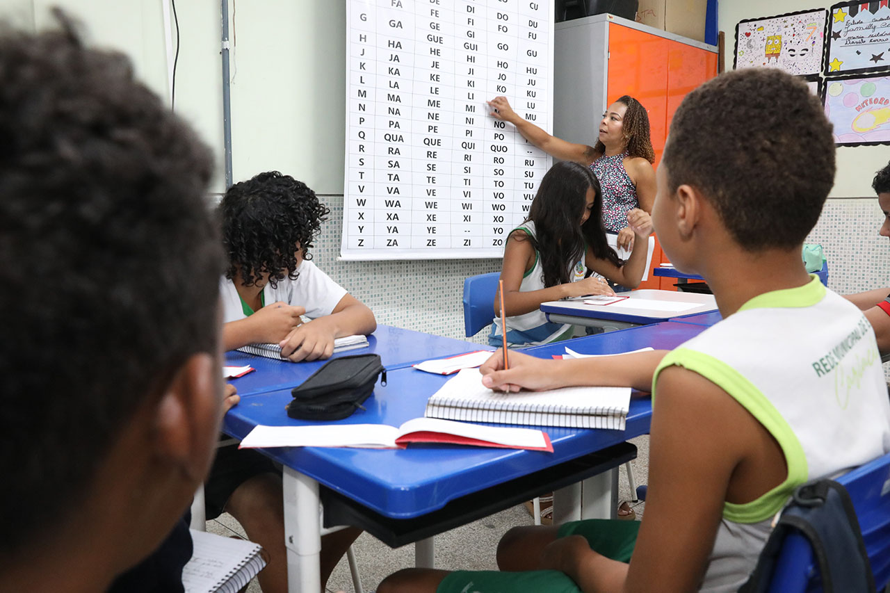 Mais de 600 professores aprovados em concurso público são nomeados para atuarem em Cariacica