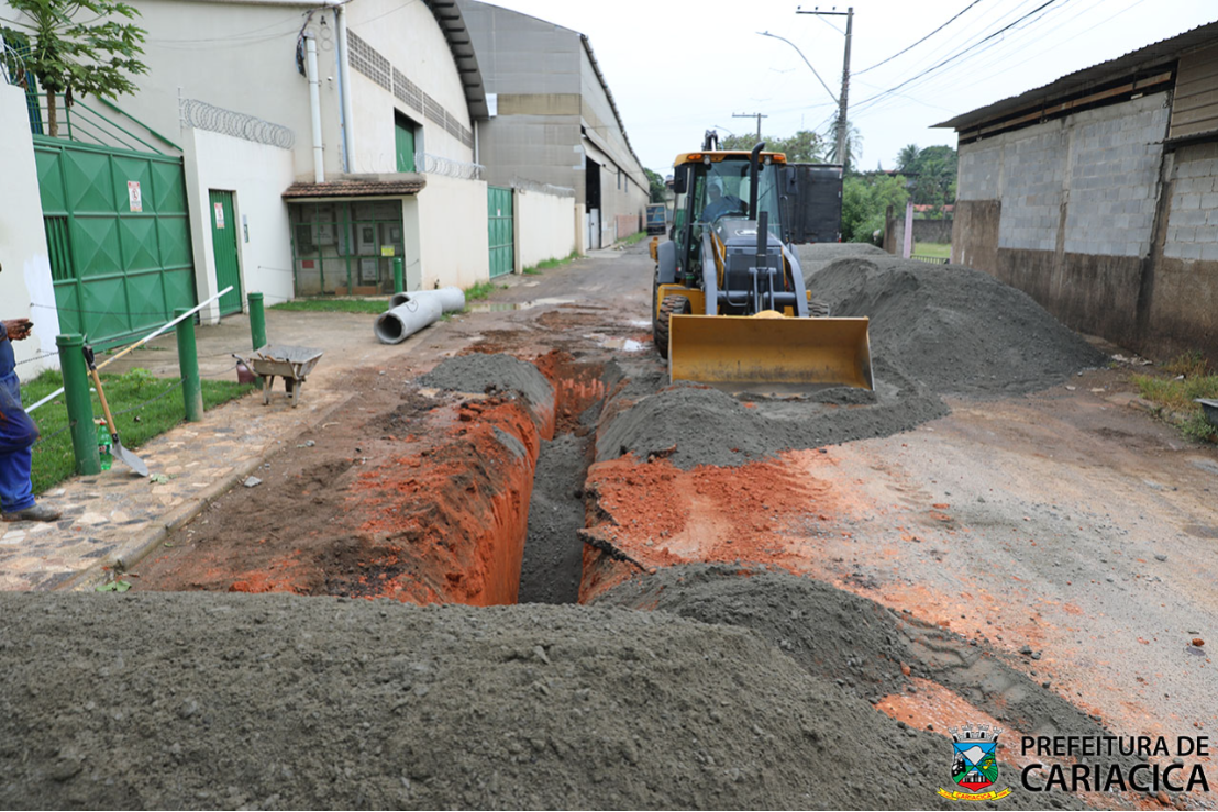 Prefeitura de Cariacica realiza obra de drenagem e pavimentação de rua do bairro Rio Branco