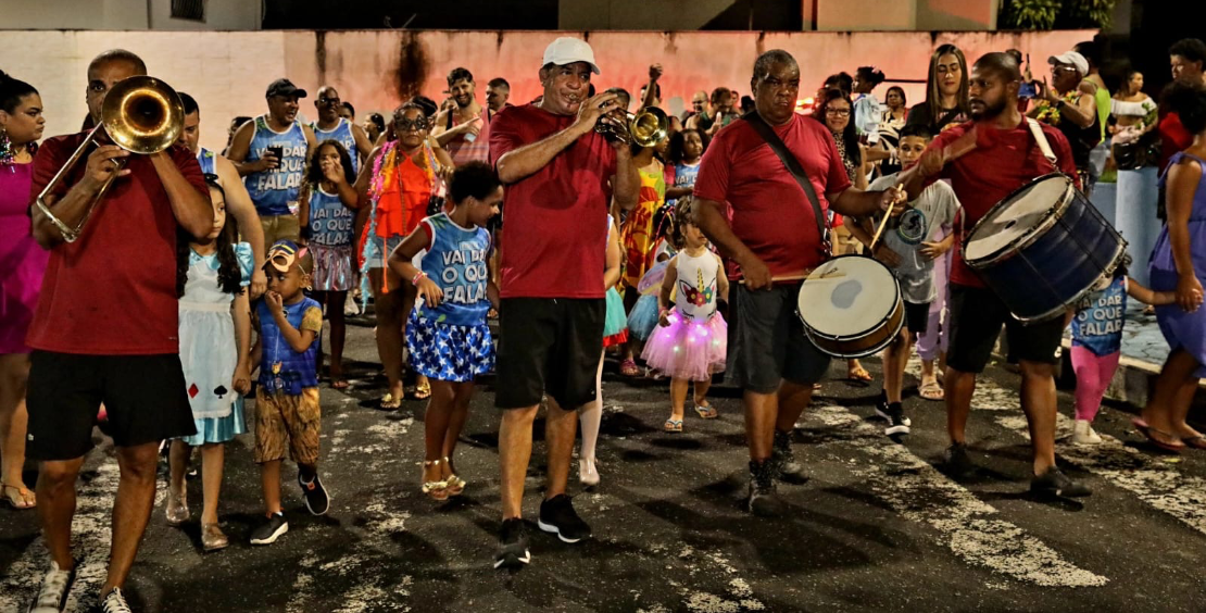 Carnaval 2024: Bloco Vai Dar o Que Falar carrega foliões para as ruas de Cruzeiro do Sul