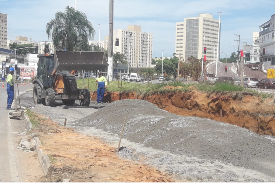 Viaduto na Mário Gurgel: trabalhos de ampliação das vias de acesso continuam