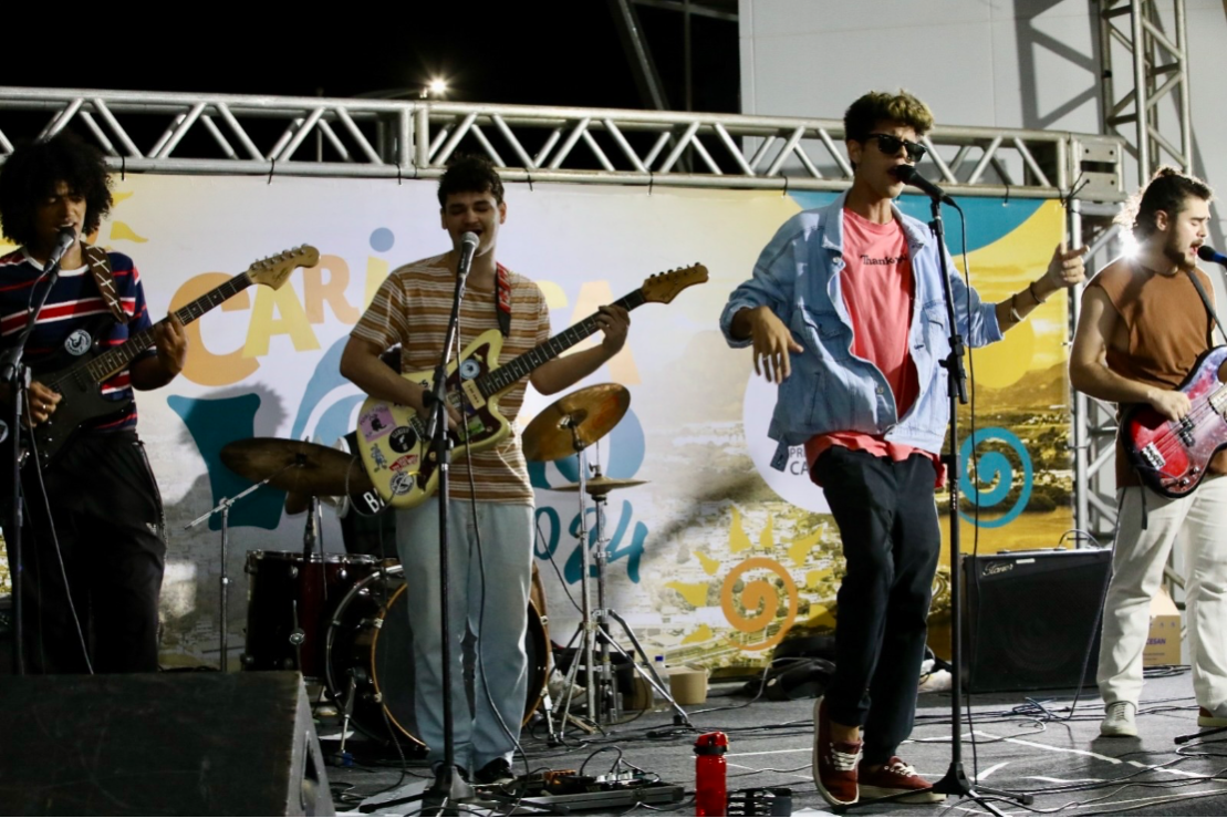 Banda Elemento 26 anima mais uma noite do Cariacica Verão 2024 na Nova Orla