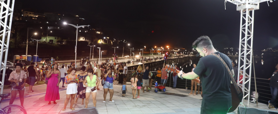 DJ Johhn e cantor Allan Vieira  fazem shows nos restaurantes da Nova Orla