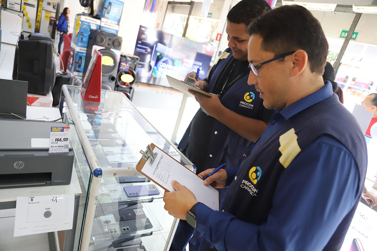Procon de Cariacica orienta consumidores para evitar golpes e falsas promoções  nas compras de fim de ano
