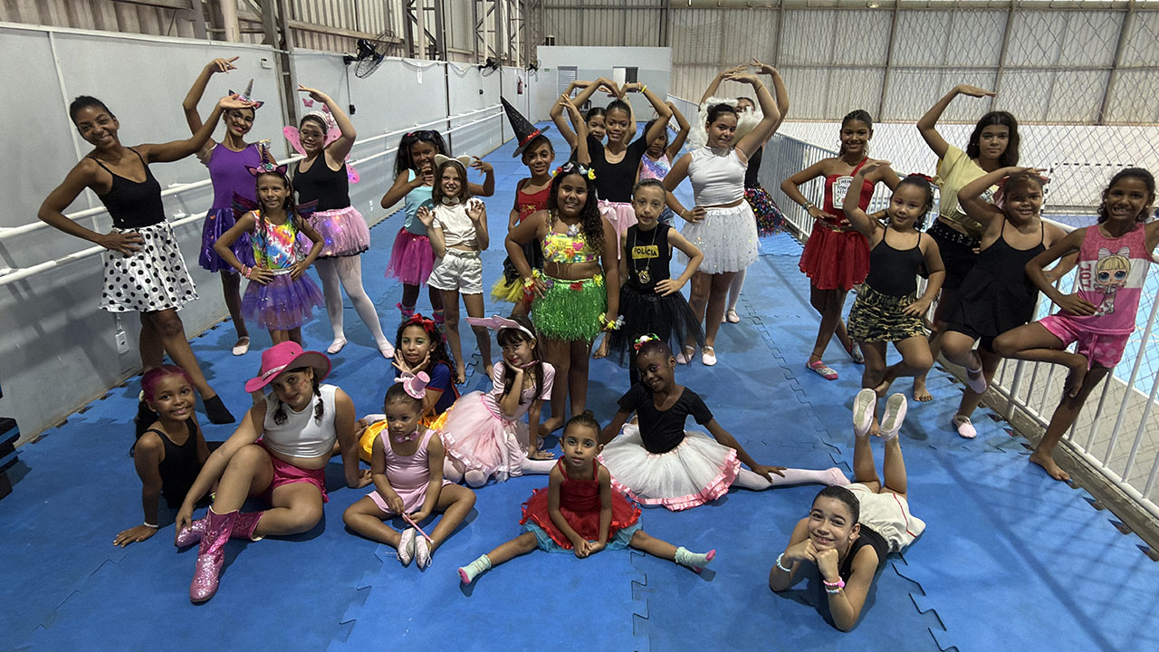 Balé e Carnaval: mistura de estilos anima aula temática na Estação Cidadania-Esporte