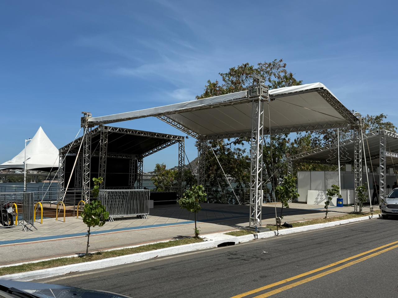 Estrutura do Cariacica Verão 2026 é finalizada e Orla se prepara para programação especial a partir desta sexta (2)