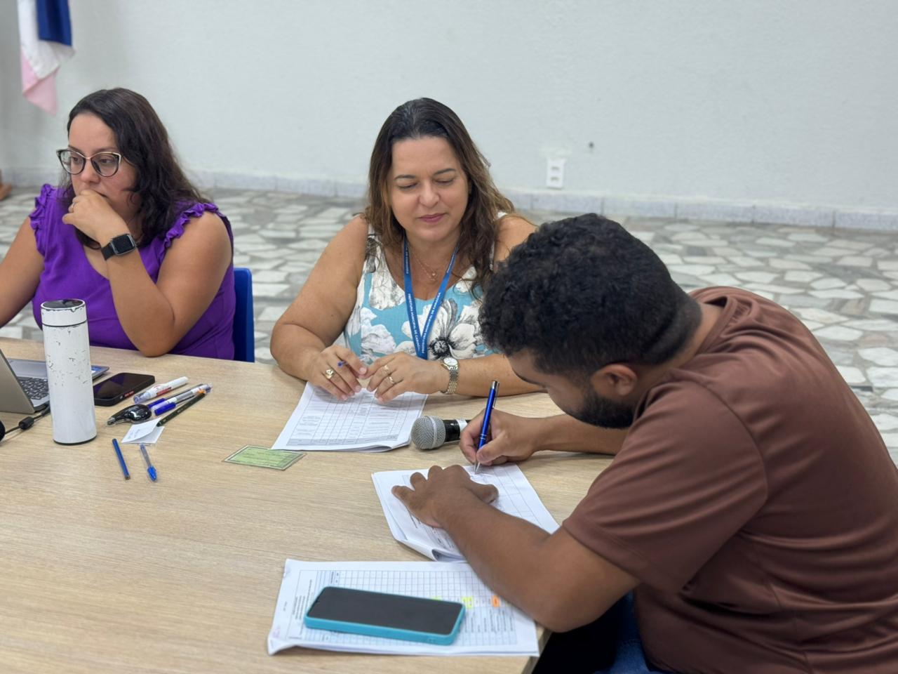 Secretaria de Educação recebe novos professores e pedagogos para escolha de lotação