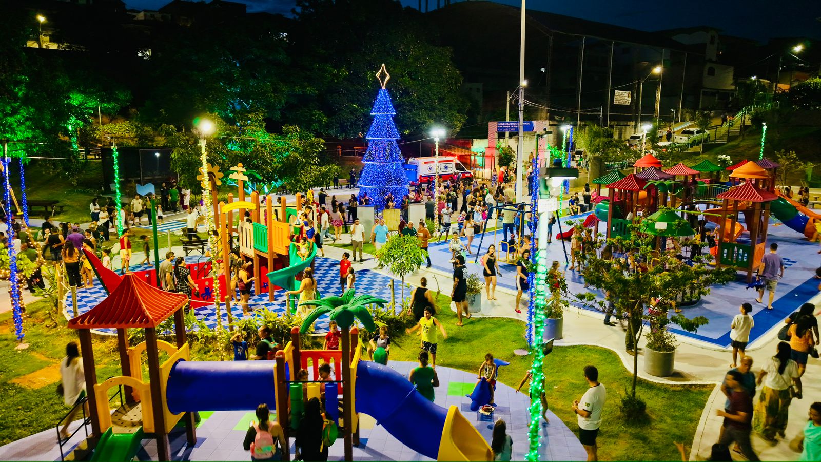 Parque da Biquinha é reaberto com nova estrutura e luzes de Natal