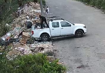 Mais um flagrante de descarte irregular de lixo em Campo Belo; Prefeitura iniciou limpeza no local há uma semana