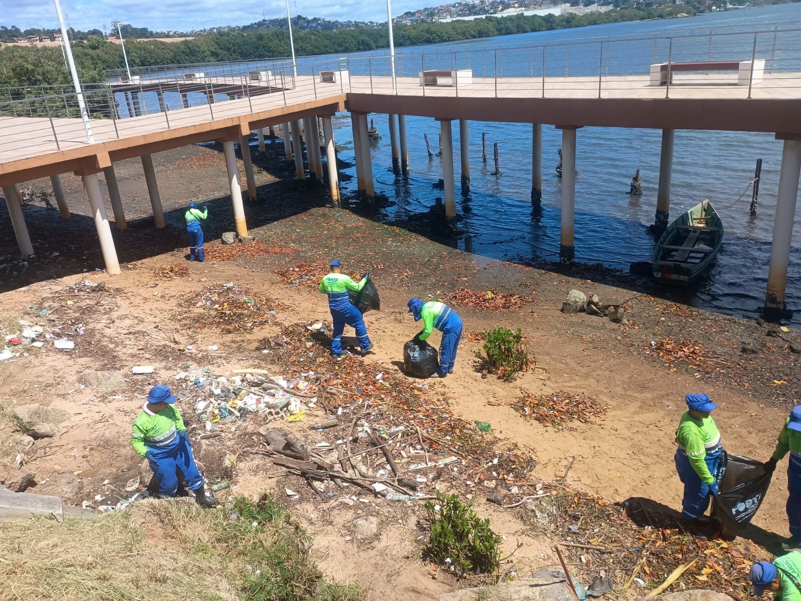 Mutirão de limpeza prepara Nova Orla e Itaquari para aniversário da orla e réveillon antecipado