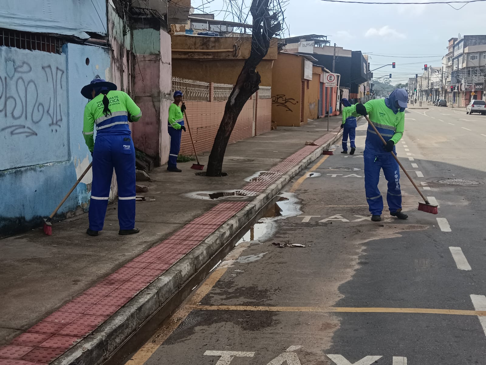 Secretaria de Serviços faz limpeza em pontos estratégicos de Cariacica neste domingo (4)