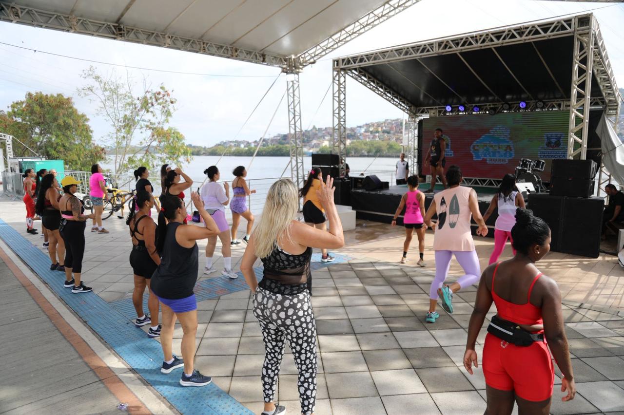 Cariacica Verão 2026: aula de ritmos agita os domingos com dança e muita diversão na Orla