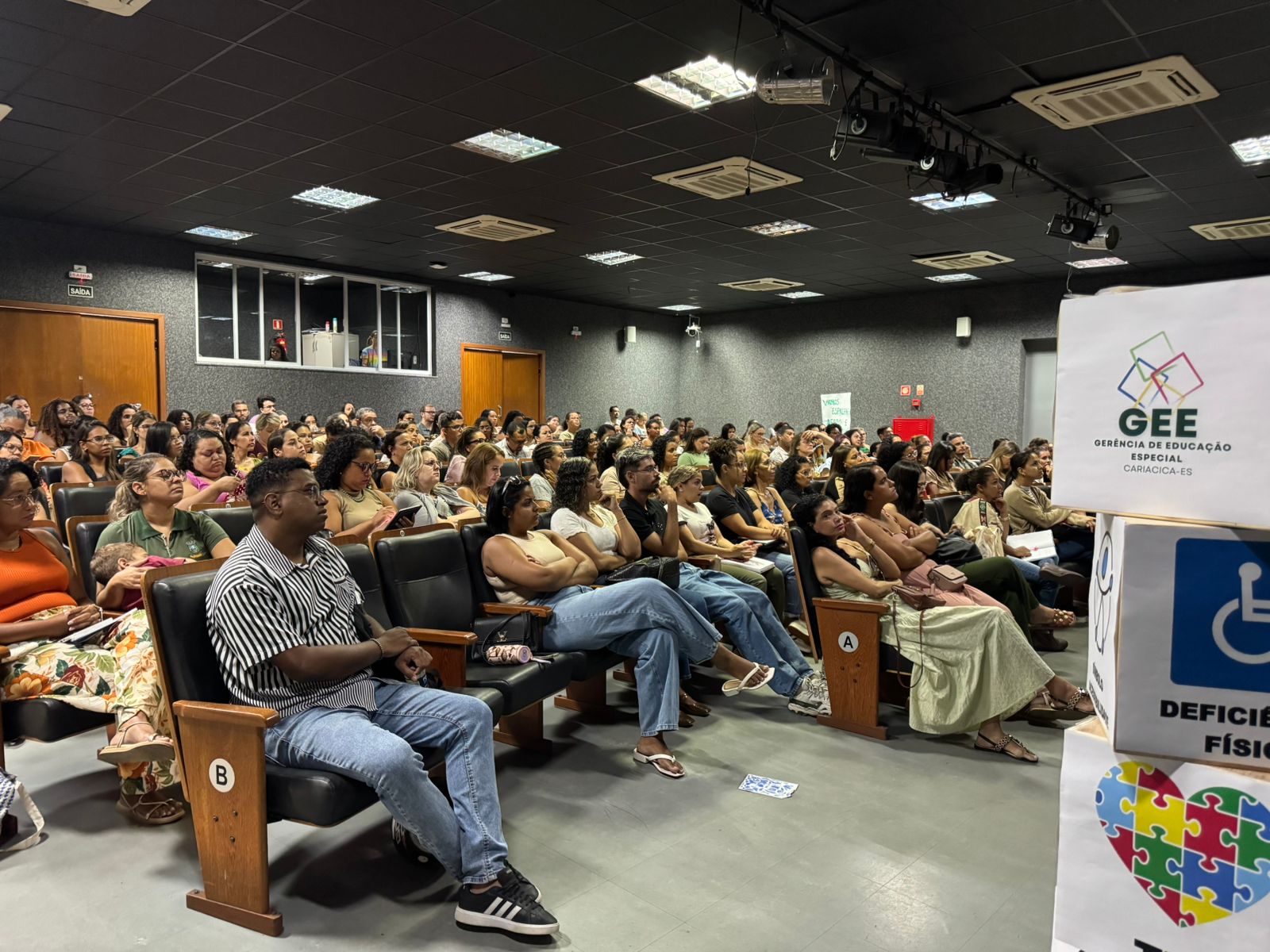 Cariacica inicia formação para 671 novos profissionais da Educação