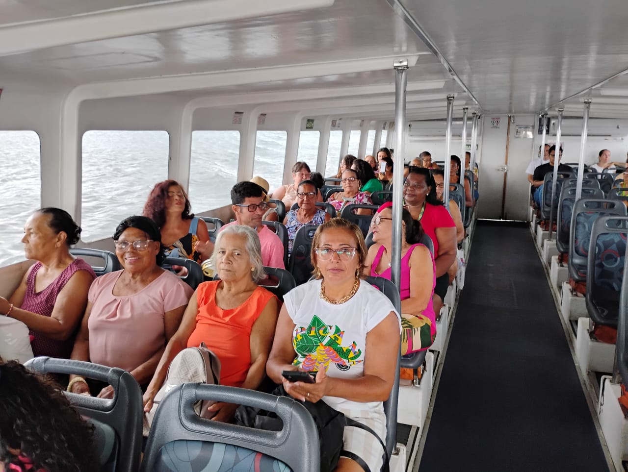 Idosos de Cariacica participam de passeio de aquaviário e vivenciam dia de integração