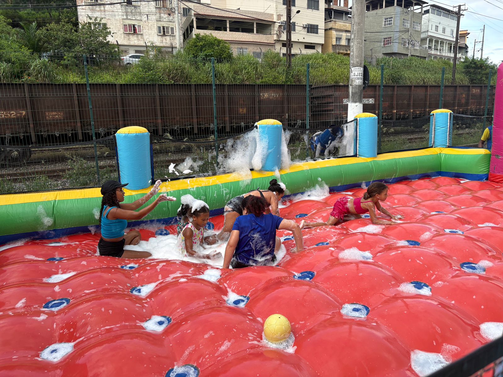 Cariacica Verão 2026 anima domingo com Rua de Lazer, dança e show de congo