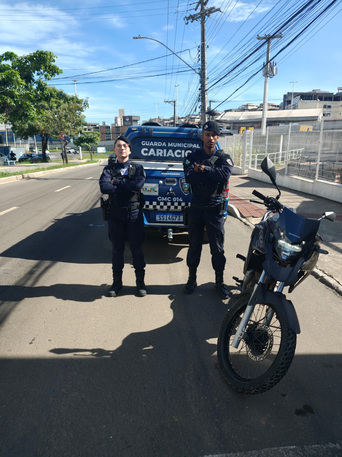 Guarda Municipal de Cariacica apreende drogas e recupera moto clonada