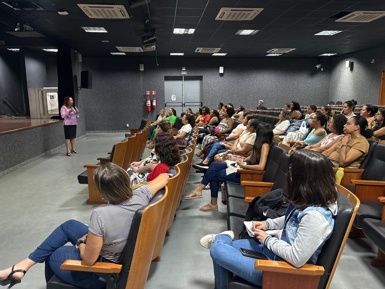 Novos assistentes educacionais participam de formação orientativa no Frei Civitella