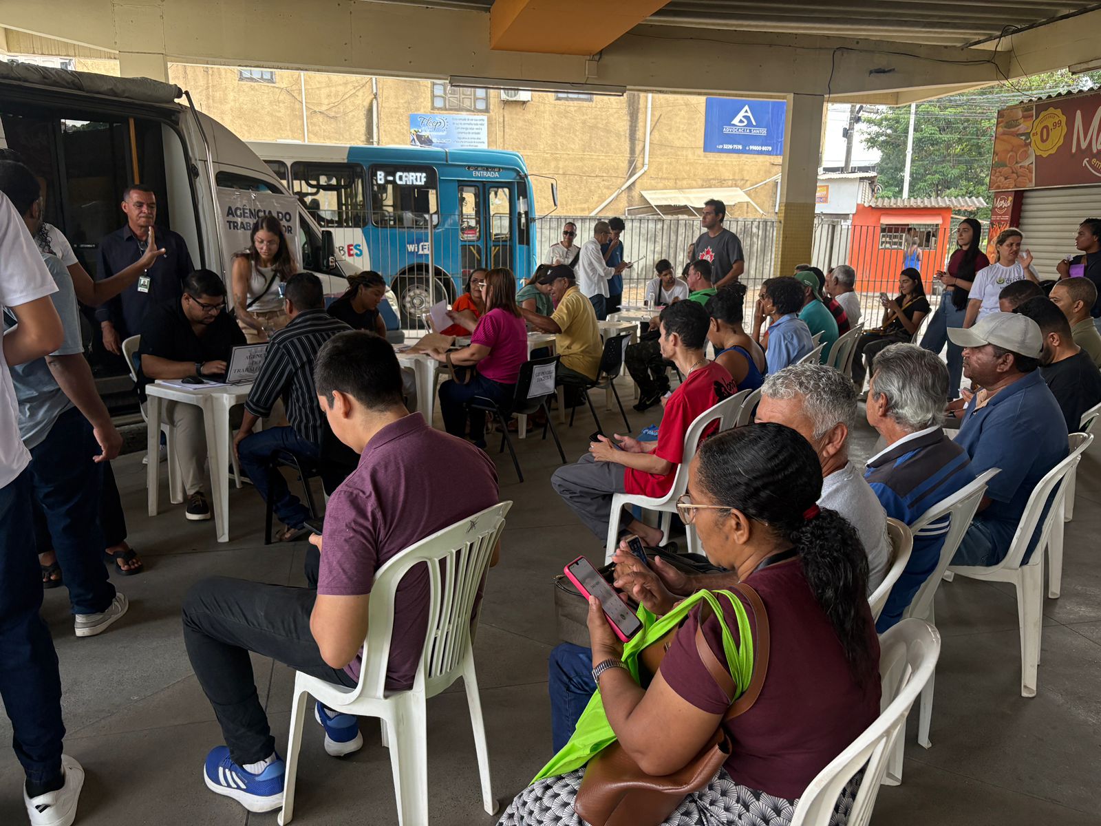 Mutirão de Emprego no Terminal de Itacibá gera mais de 300 encaminhamentos para o mercado de trabalho