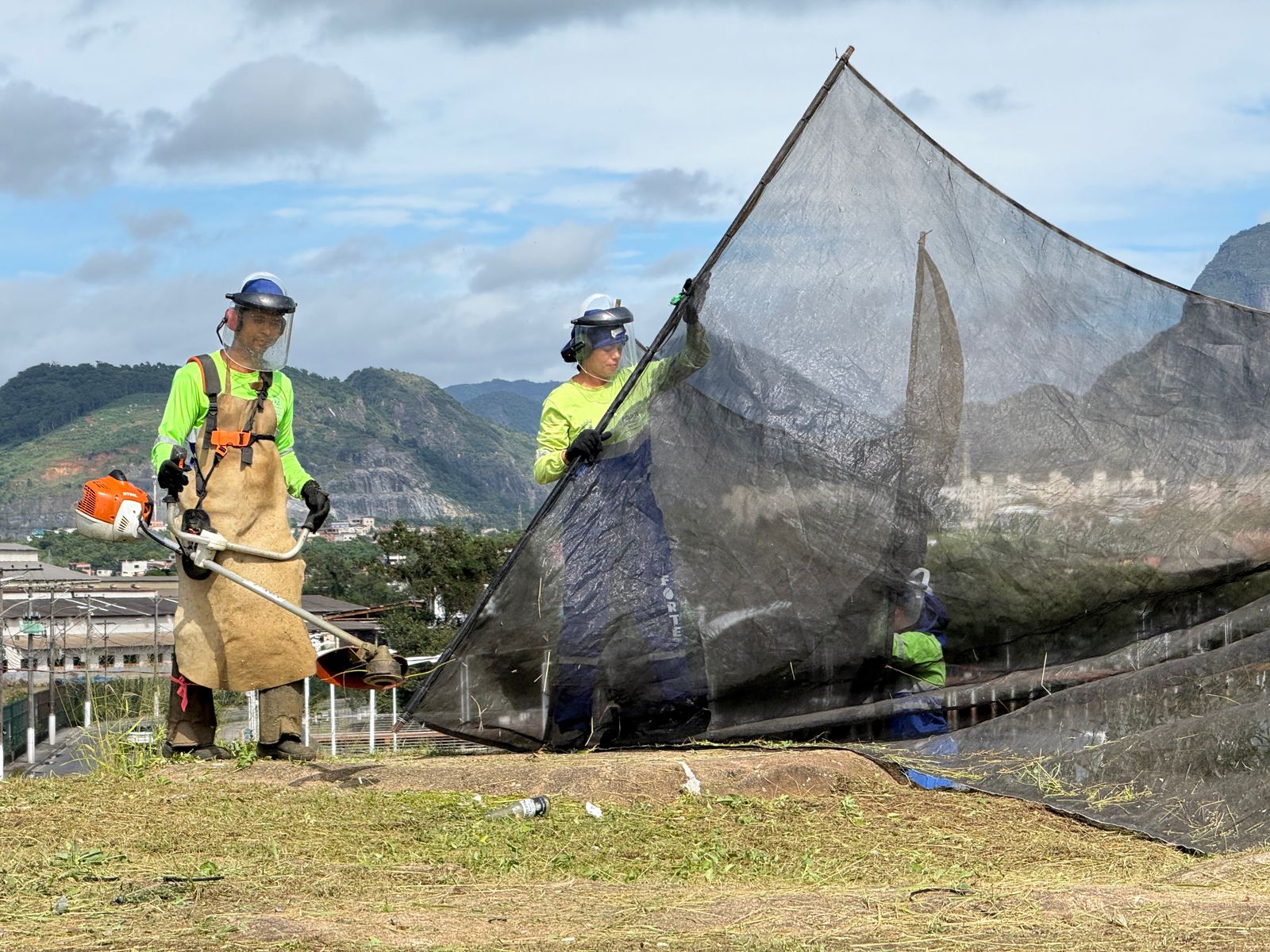 Mutirão de limpeza reforça ações após chuvas e mobiliza equipes em 14 regiões do município