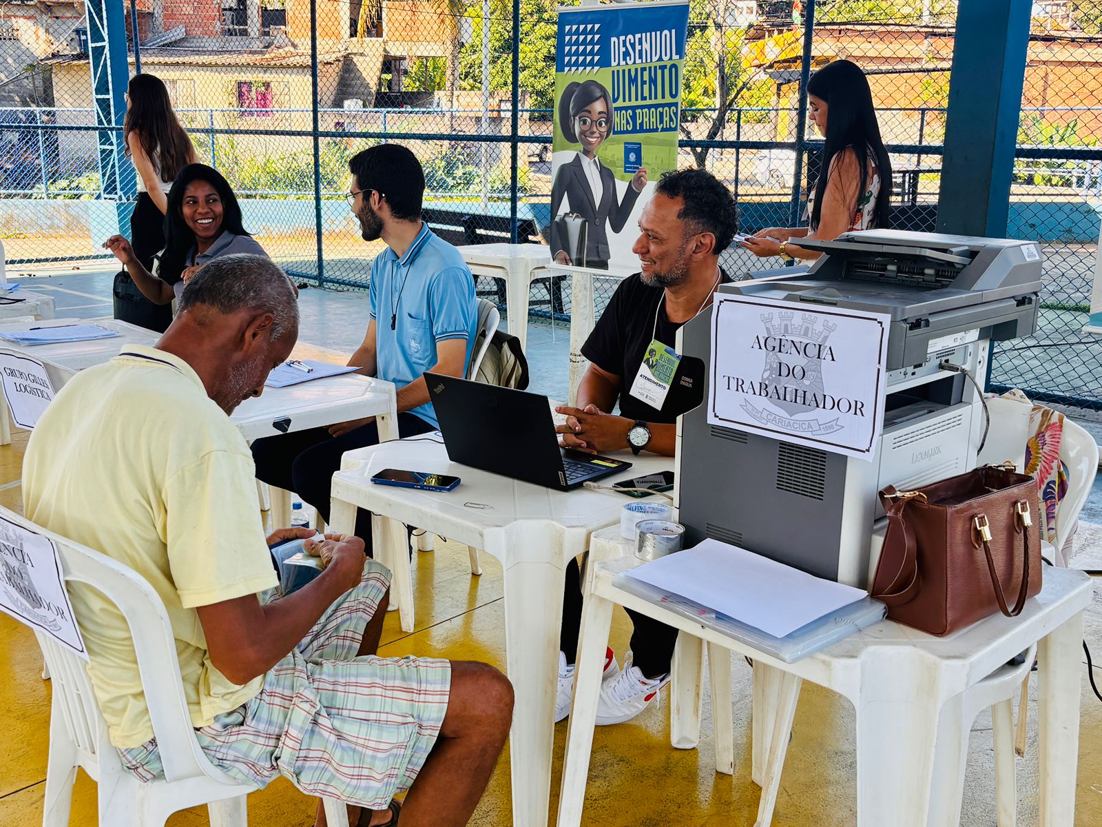 Desenvolvimento na Praça: vagas de emprego e acesso a diversos serviços são levados para bairro Operário