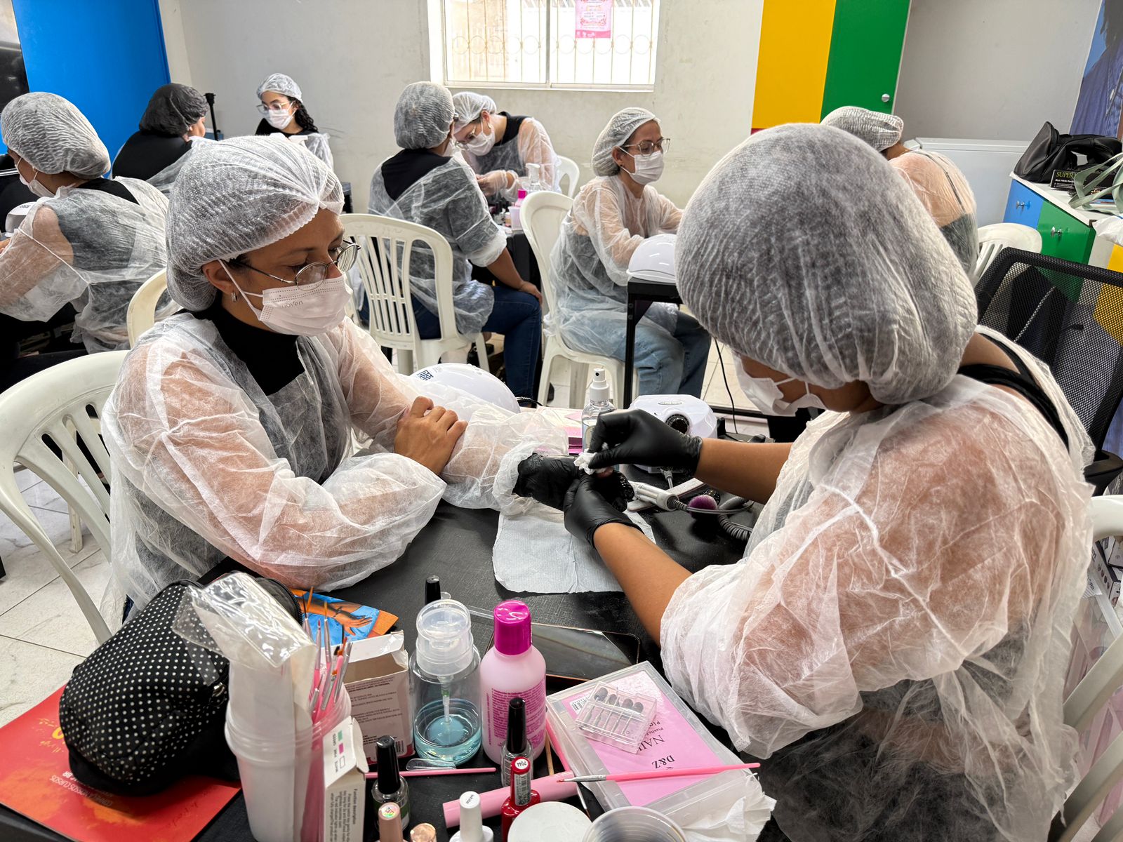 Curso de unha de gel forma profissionais e abre novas portas para as mulheres de Cariacica