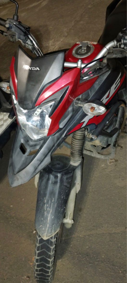 Dupla é detida com moto clonada e peças de procedência duvidosa em Cariacica