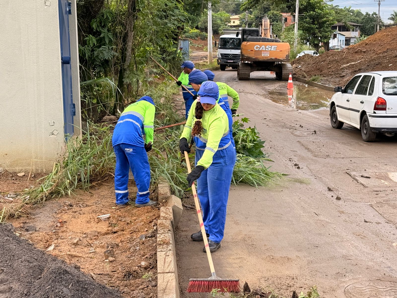 Secretaria de Serviços realiza ação de limpeza na Rodovia José Sette, em Tucum