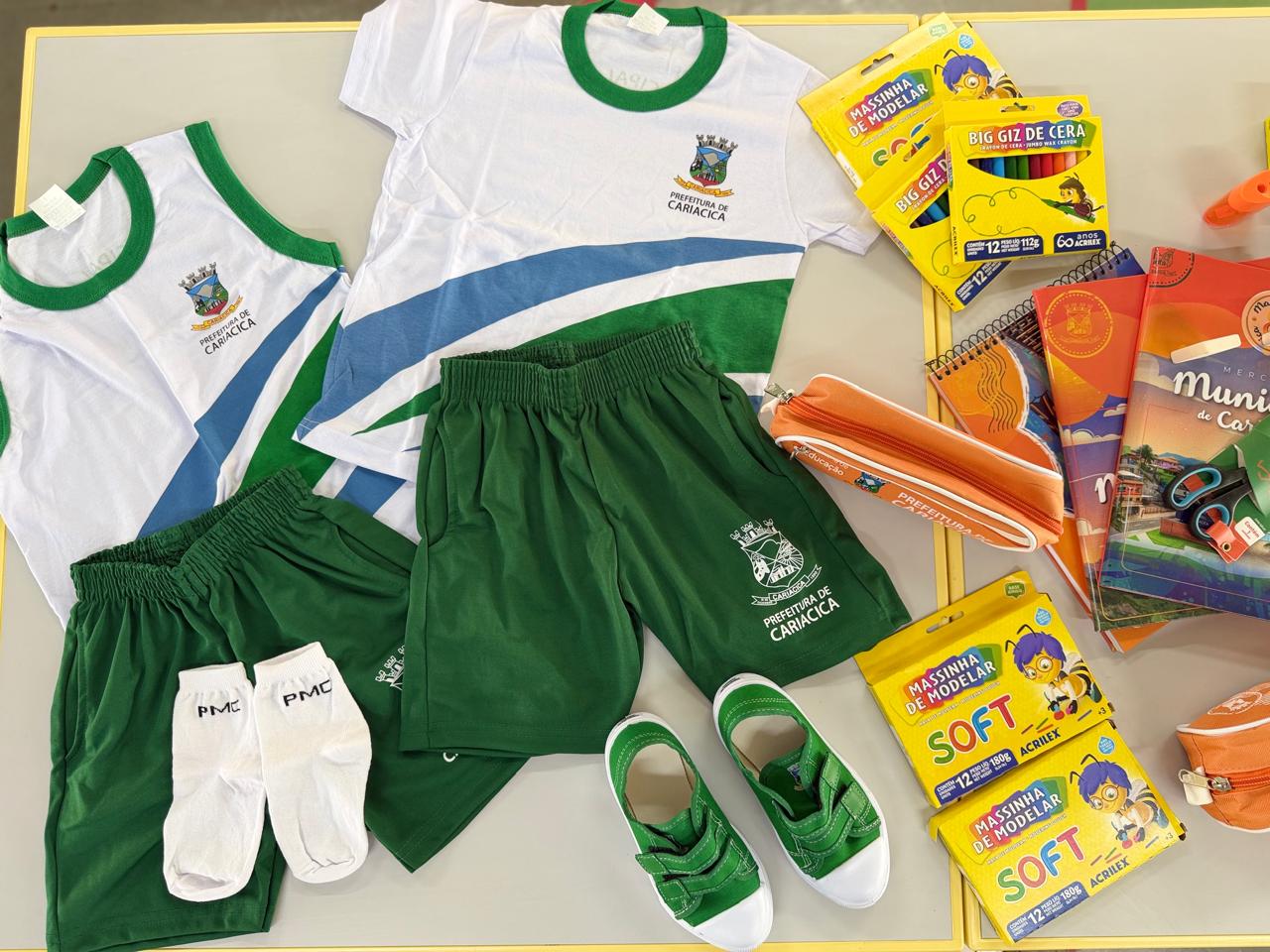 Cariacica inicia entrega de uniformes escolares para alunos da rede municipal