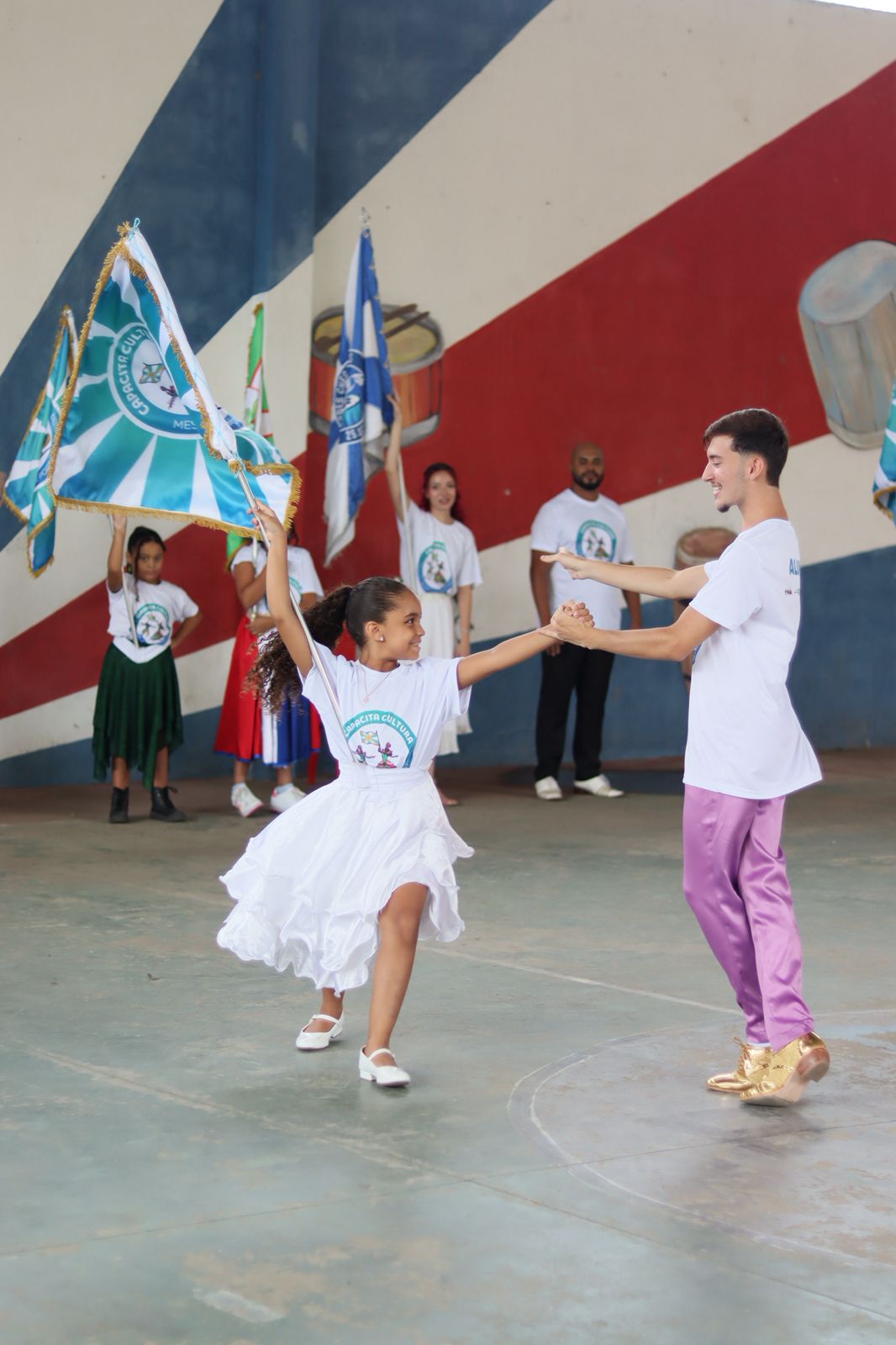 Curta a Quarta: Cariacica forma 15 novos mestres-salas e porta-bandeiras 