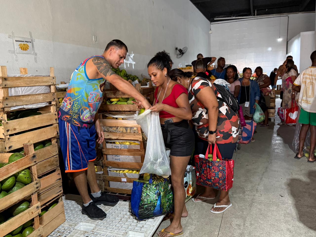 Cariacica distribui 14 toneladas de alimentos para famílias e instituições socioassistenciais