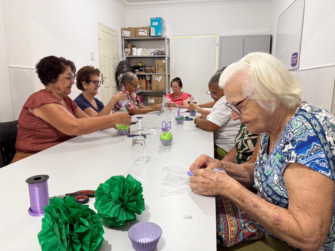 Manhã de criatividade marca oficina de Páscoa com idosos no CCPI de Campo Grande